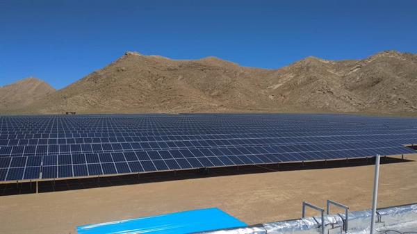 افتتاح نیروگاه خورشیدی ۱۰ مگاواتی آباده در استان فارس