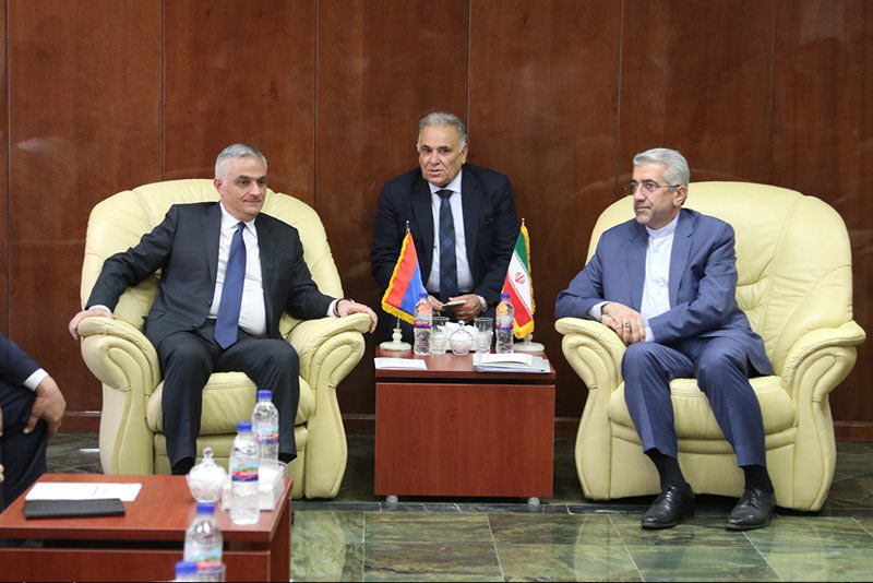 ارمنستان دروازه ورود ایران به منطقه اوراسیا است/ تسریع در پروژه سنکرون کردن شبکه برق ایران با روسیه