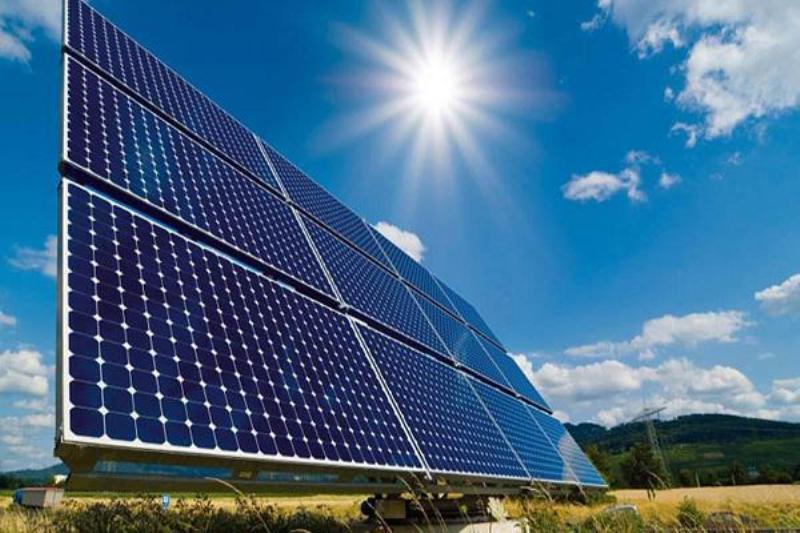 نیروگاه خورشیدی ۱۰ مگاواتی لارستان به شبکه برق کشور متصل شد