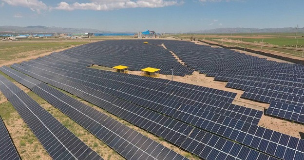 نخستین نیروگاه خورشیدی مگاواتی زنجان به شبکه سراسری متصل شد