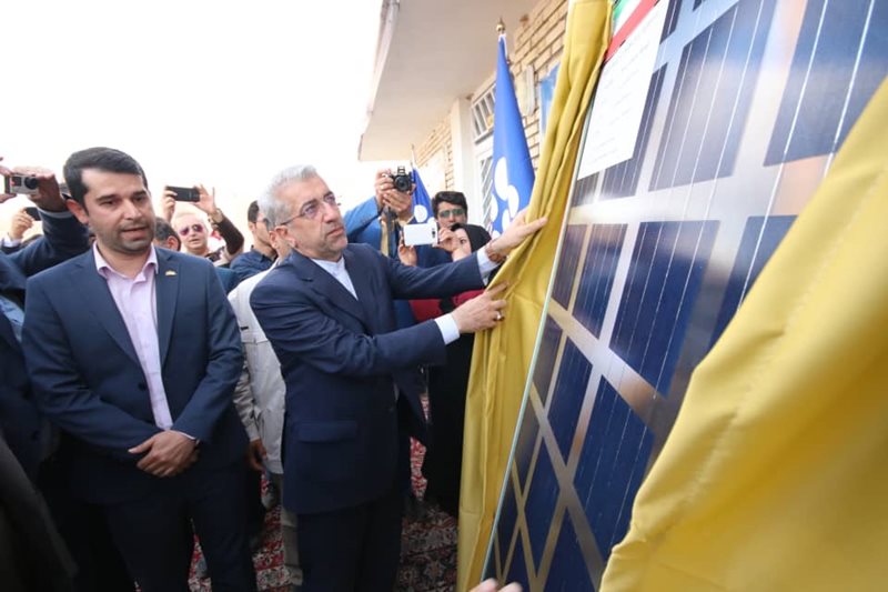 نیروگاه خورشیدی ۱۰ مگاواتی شهرستان اقلید استان فارس به بهره‌برداری رسید