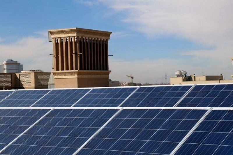 ۲۵۰۰ نیروگاه خورشیدی خانگی در دست احداث است/ برق تولیدی پنل‌های خورشیدی داخلی ۳۰ درصد گران‌تر خریداری می‌شود