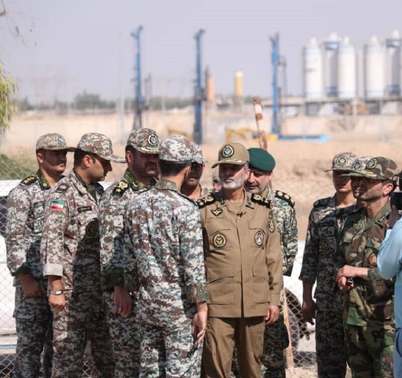 فرمانده کل ارتش از مواضع پدافندی نیروگاه اتمی بوشهر بازدید کرد