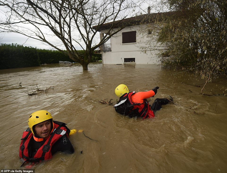 طوفان و سیل در جنوب غربی فرانسه؛ برق هزاران خانه قطع و شماری کشته و زخمی شدند