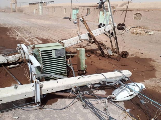 توفان ۶ میلیارد به شبکه برق شهرستان انار خسارت وارد کرد