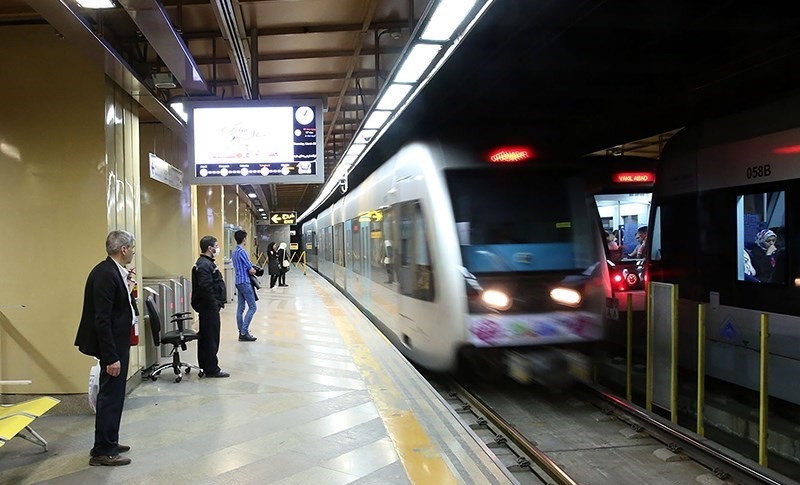 توقف ۳۰ دقیقه ای قطار در خط ۲ مترو تهران