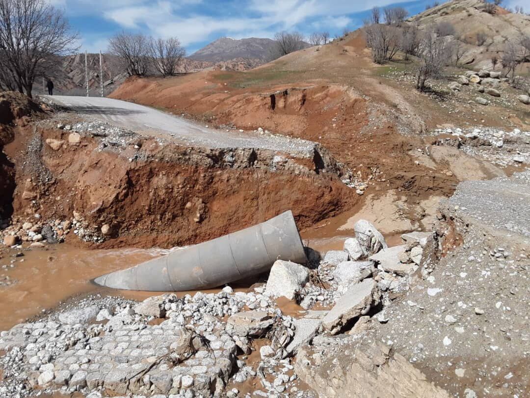 سیلاب، شبکه آبرسانی ۳۰ روستای قلعه‌گنج را تخریب کرد