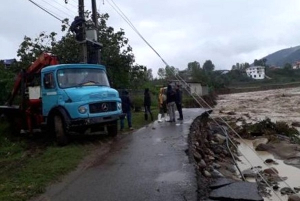 ۲۲ تیم امدادی شرکت توزیع برق منطقه سیستان برای مقابله با سیلاب در آماده باش هستند