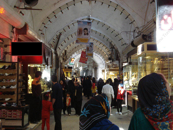 تجدید سیم‌های برق بازار قدیمی شهر یزد