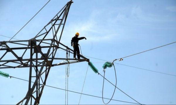 افزایش ۳ برابری اجرای طرح‌های تولید و انتقال برق در استان فارس