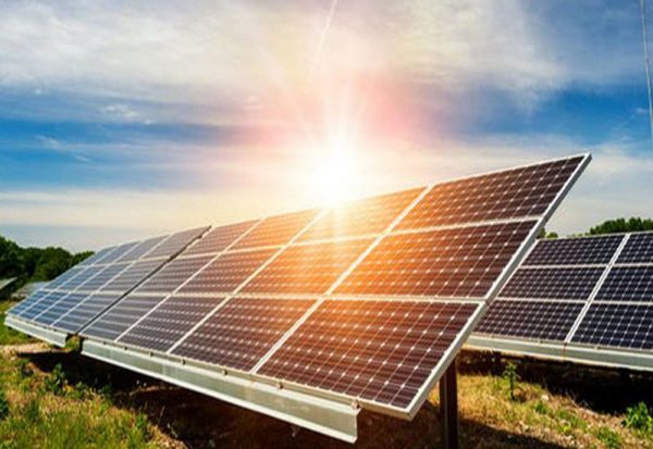 روند کاهشی سرمایه گذاری در انرژی خورشیدی در خاور میانه/ ضرورت کاهش وابستگی به انرژی‌های فسیلی