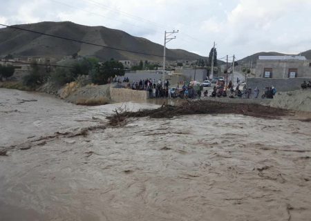 وقوع سیلاب و تندباد شدید در راور و گلباف کرمان