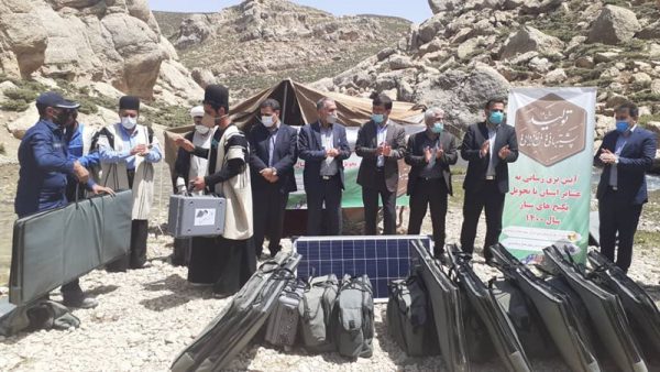 توزیع ۸۰۰ دستگاه پنل خورشیدی قابل حمل در بین عشایر چهارمحال وبختیاری