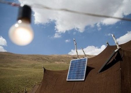 تحویل ۱۲۰۰ دستگاه سامانه قابل حمل برق خورشیدی به عشایر خراسان جنوبی