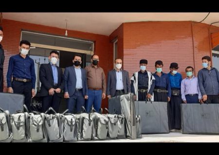 تحویل ۳۴۰ سامانه خورشیدی قابل حمل به عشایر کوچ‌رو در خوزستان