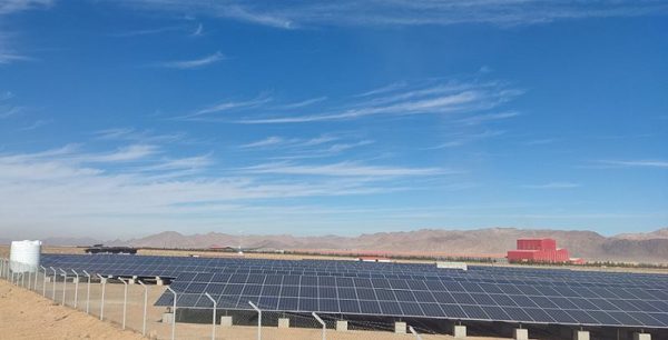بهره‌برداری از نیروگاه ۱۰۰۰ کیلوواتی خورشیدی آباده در استان فارس