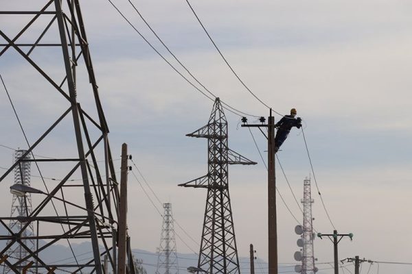 افتتاح ۸۸ پروژه توزیع برق استان فارس همزمان با دهه فجر
