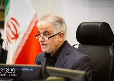 انتقاد رئیس شورا از آغاز مازوت‌سوزی نیروگاه اصفهان/ دستگاه‌های دولتی کوتاهی می‌کنند