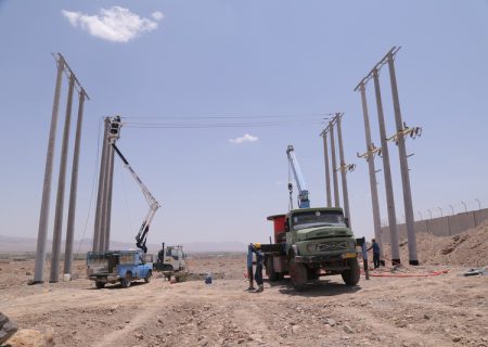 افتتاح ۱۲۴ پروژه توزیع برق استان یزد همزمان با دهه فجر