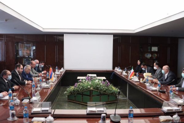حایری: ضرورت تکمیل پروژه خط سوم انتقال برق ارمنستان به ایران طبق برنامه زمانبندی/ اعلام علاقه‌مندی ارمنستان برای توسعه همکاری‌های دو کشور در زمینه تهاتر گاز و برق