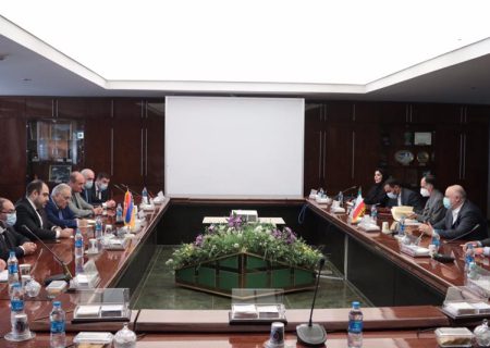 حایری: ضرورت تکمیل پروژه خط سوم انتقال برق ارمنستان به ایران طبق برنامه زمانبندی/ اعلام علاقه‌مندی ارمنستان برای توسعه همکاری‌های دو کشور در زمینه تهاتر گاز و برق