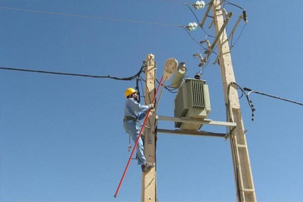 بیش از ۱۹۰۰ کیلومتر شبکه برق در شهرستان قروه کردستان تعمیر شد