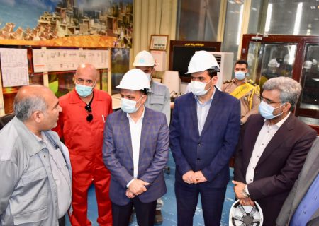 بازدید معاون وزیر نیرو از نیروگاه بندرعباس/ استفاده از توان کامل ظرفیت این نیروگاه حرارتی