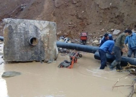 وضعیت «آب» مناطق سیل‌زده پایدار است/ تامین آب شرب و تعمیر شبکه‌های آسیب دیده با عزم جهادی نیروهای عملیاتی