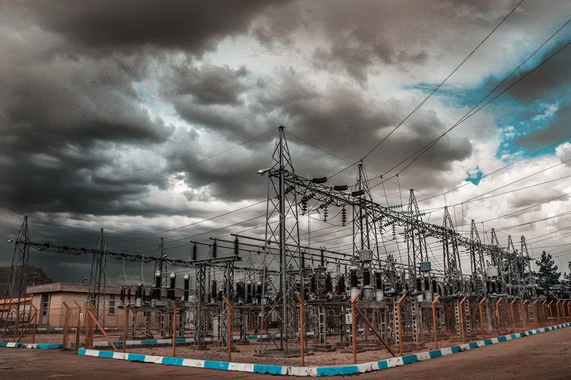 بهره‌برداری از ۲۲ طرح کلان تامین و انتقال برق در فارس و بوشهر