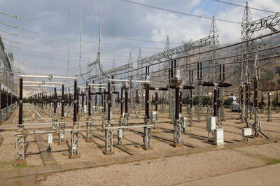 مشارکت نیروگاه کارون ۳ در کنترل فرکانس شبکه برق در پیک تابستان