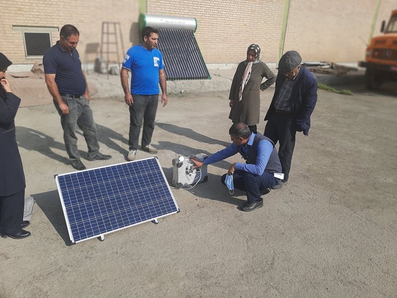 ۳۰ دستگاه مولد برق خورشیدی بین عشایر استان البرز توزیع شد