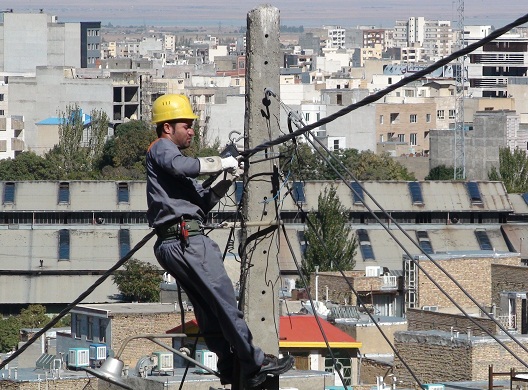 ۳۱۵ کیلومتر شبکه برق دلیجان استان مرکزی به کابل خودنگهدار تبدیل شد