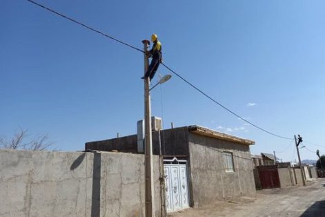 بهسازی شبکه‌های فرسوده برق ۴۰۰ روستای خراسان رضوی
