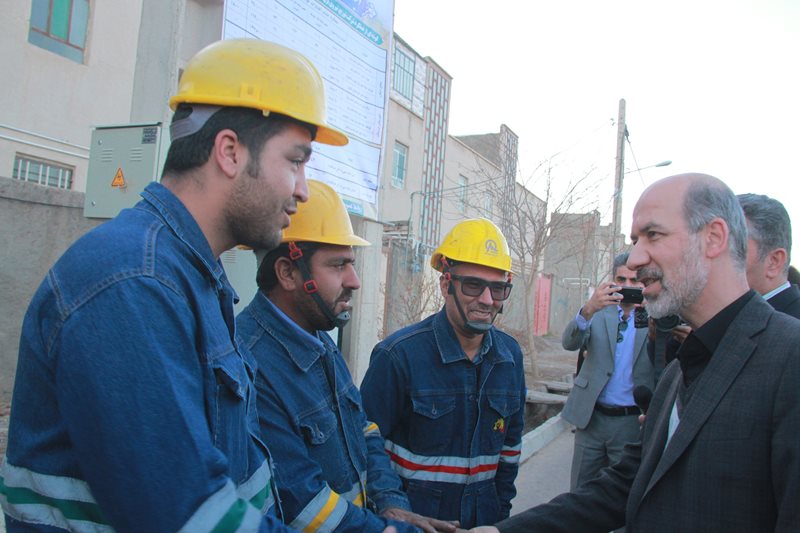 بازدید وزیر نیرو از پروژه‌های صنعت برق در شهرستان درمیان خراسان جنوبی