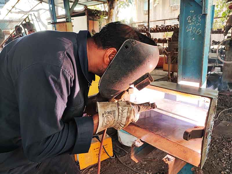 ساخت و بازسازی ۱۶۰۰ قطعه تخصصی در نیروگاه بندرعباس