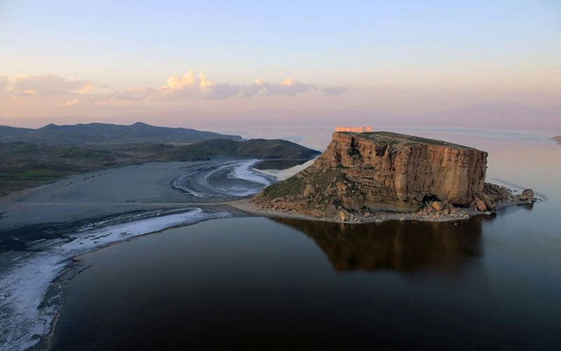 انتقال آب به دریاچه ارومیه کار زیست محیطی بزرگی در غرب آسیاست