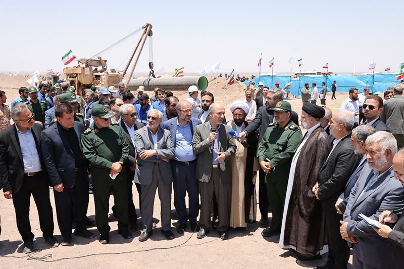 بازدید رئیس جمهور و وزیر نیرو ‌از خط انتقال آب خلیج‌فارس به کرمان و رفسنجان؛ اجرای طرح به پیشرفت ۴۵ درصدی رسید