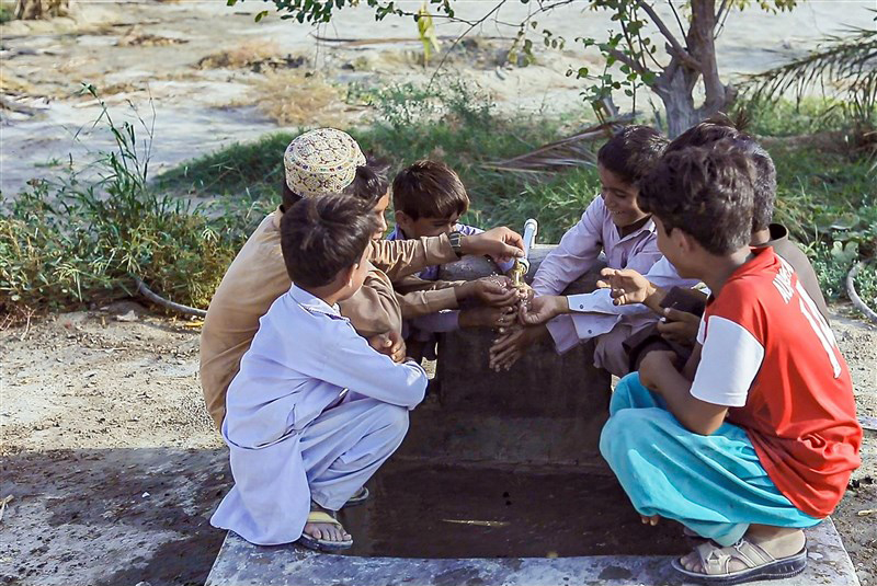 فعالیت ۳۴۰ پروژه آب در سیستان و بلوچستان/ شاخص آبرسانی روستایی به ۹۵ درصد می‌رسد