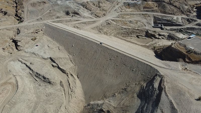 پیشرفت ۵۰ درصدی بزرگترین سد هسته آسفالتی ایران/ نخلستان‌ها و تالاب حله سیراب می‌شوند