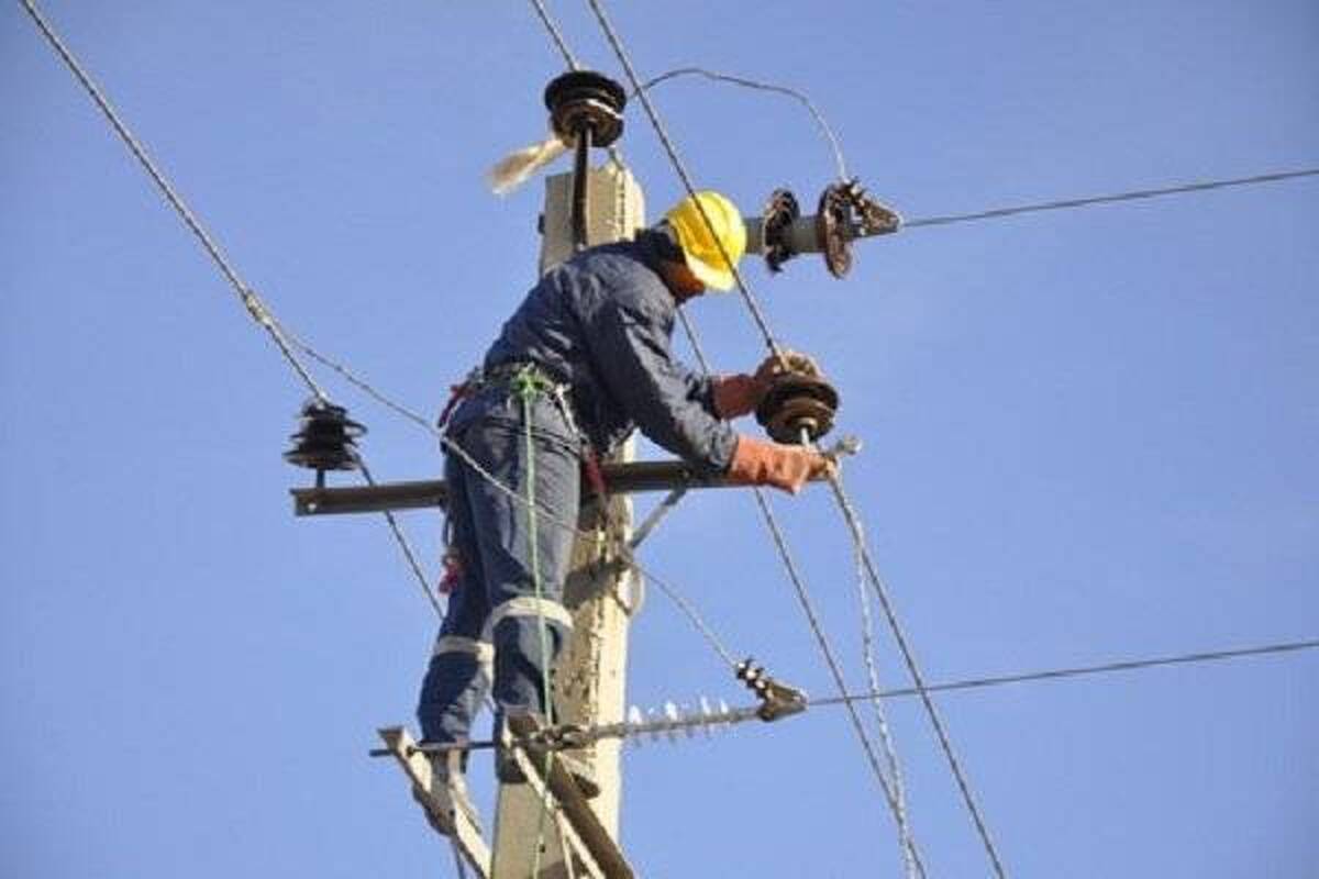 بهره برداری از طرح توسعه و احداث ۲۳۰ کیلومتر از شبکه‌های برق استان