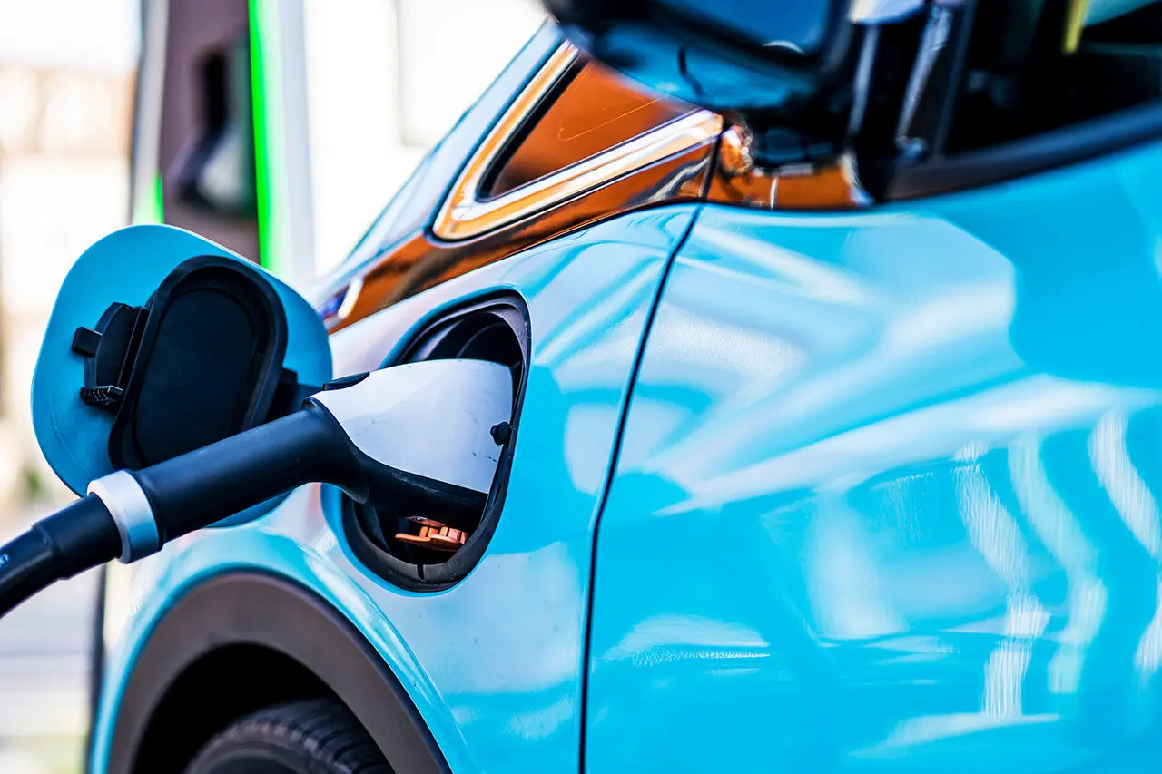 هر باک بنزین معادل قیمت ۹ بار شارژ کامل خودروی برقی!
