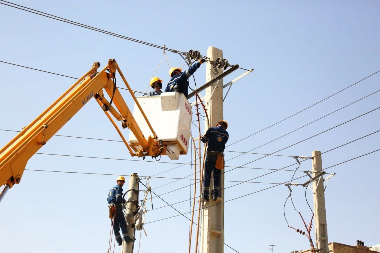بهسازی و نوسازی شبکه برق ۱۵۲ روستای آذربایجان غربی