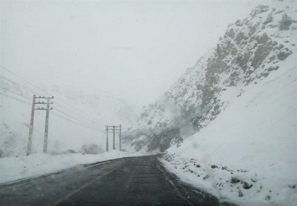 قطع برق ۶۰ روستای استان لرستان در پی بارش برف