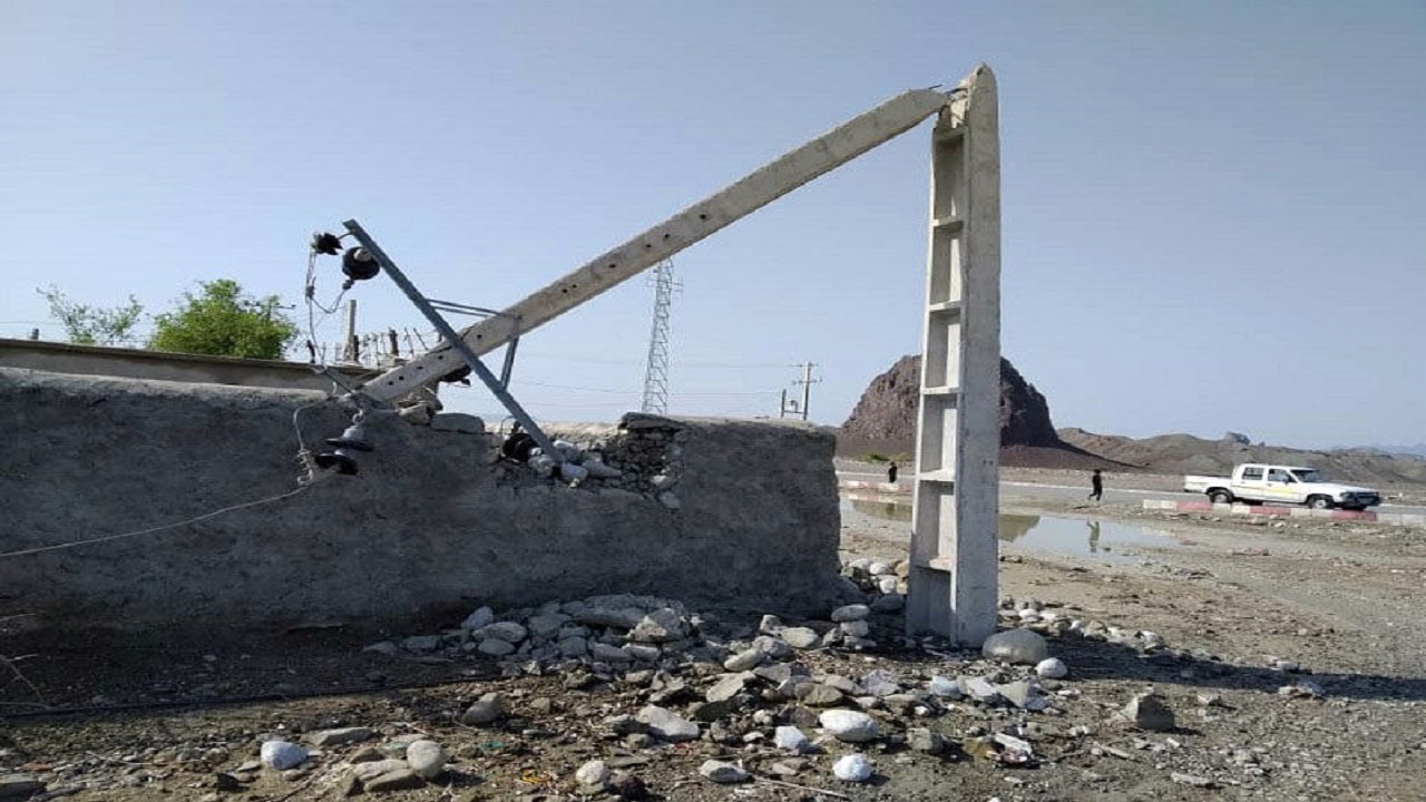 باد و باران به ۶۲ اصله پایه شبکه برق سیستان و بلوچستان خسارت وارد کرد