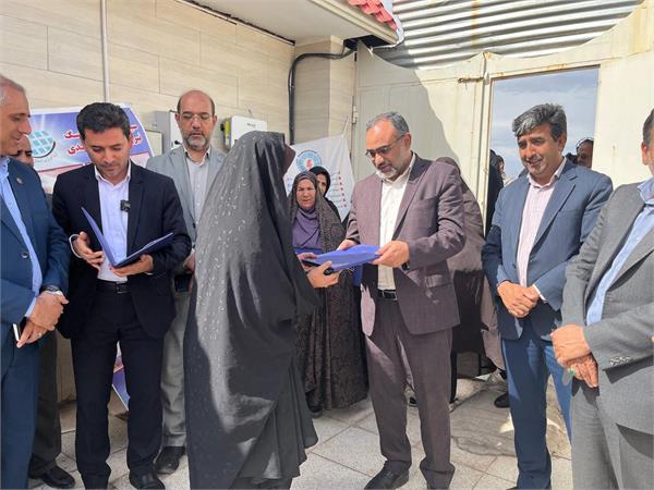 بهره برداری از ۴۰۰ سامانه حمایتی ۵ کیلوواتی در منطقه شمال استان کرمان با حضور معاون وزیر نیرو